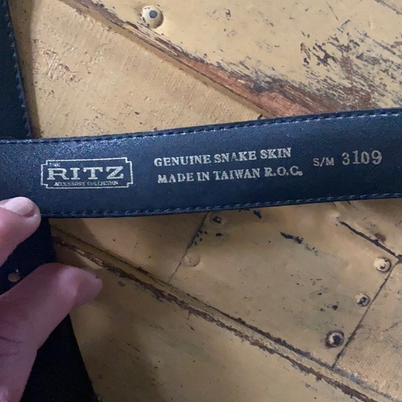 VINTAGE THE RITZ ACCESSORIES COLLECTION BLACK GOLD LEATHER BELT S M main image 4